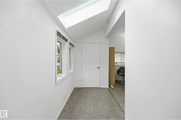 10714 103 ST NW photo 3