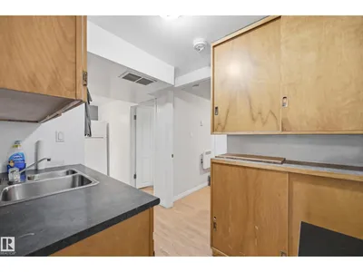 10714 103 ST NW photo 27