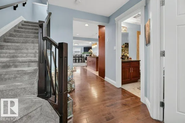 10724 72 AV NW photo 2