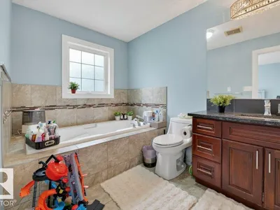 10724 72 AV NW photo 18