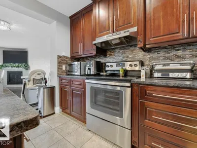 10724 72 AV NW photo 7