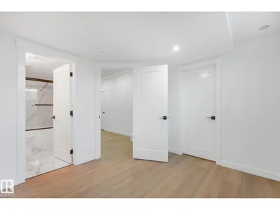 11307 46 AV NW photo 37