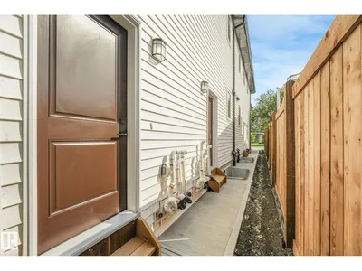 11307 46 AV NW photo 49