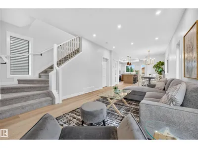 5604 105 AV NW photo 9
