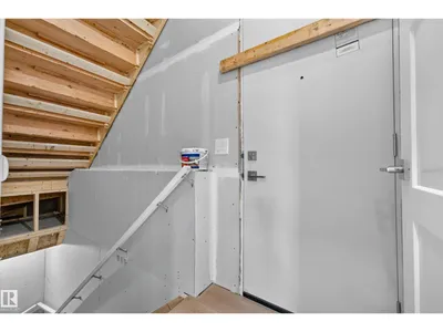 5604 105 AV NW photo 42