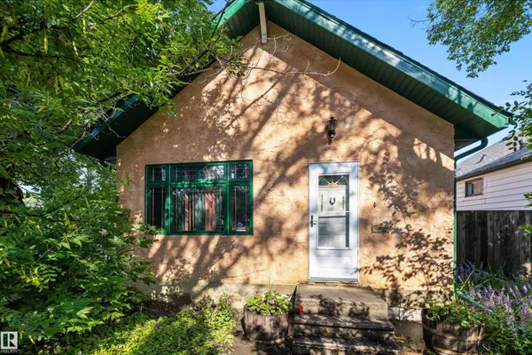 11253 89 ST NW photo 2