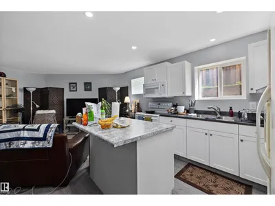 11253 89 ST NW photo 37