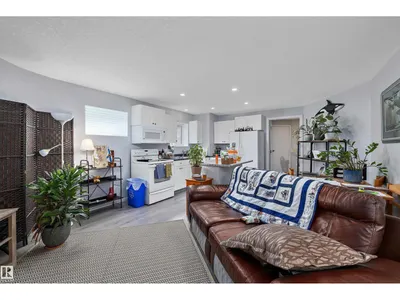 11253 89 ST NW photo 39