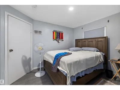 11253 89 ST NW photo 40