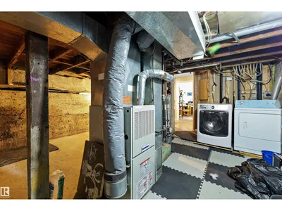 11253 89 ST NW photo 44