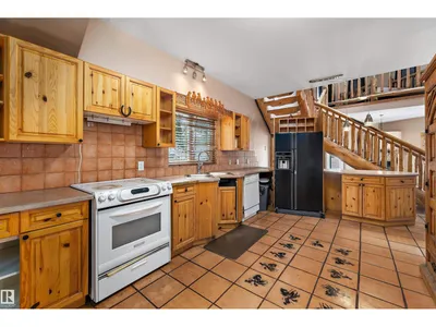 11253 89 ST NW photo 7