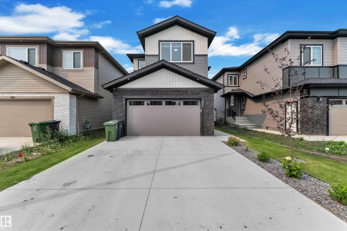 3924 41 AV exterior
