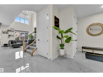 3924 41 AV photo 8