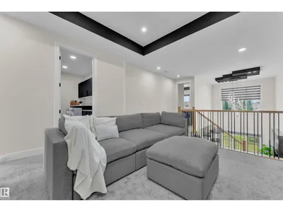 3924 41 AV photo 25