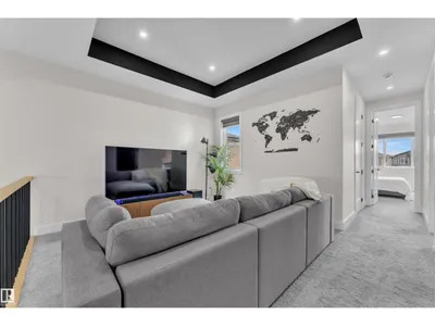 3924 41 AV photo 23