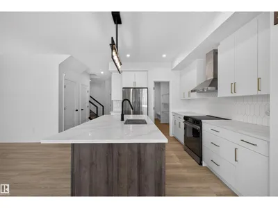7722 174A AV NW photo 12