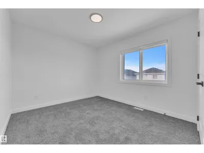 90 Silverstone Drive photo 31
