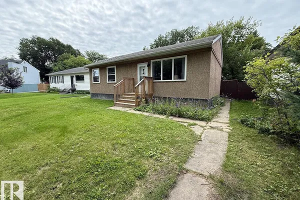 7607 83 AV NW photo 3
