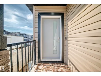 3605 41 AV photo 4
