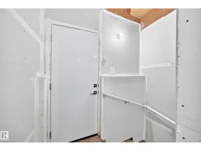 3605 41 AV photo 45