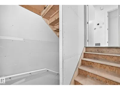 3605 41 AV photo 46
