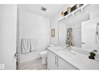 3605 41 AV photo 41