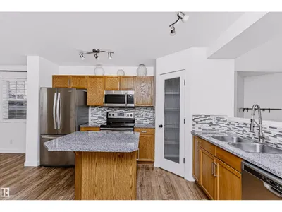 #66 8304 11 AV SW photo 16
