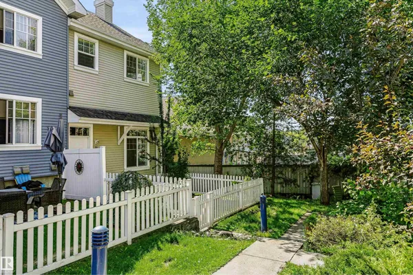 #66 8304 11 AV SW photo 3