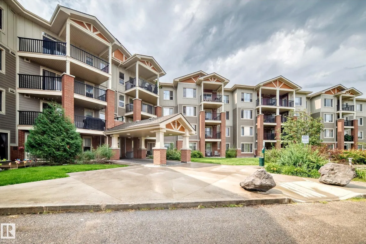 #411 3715 WHITELAW LN NW exterior