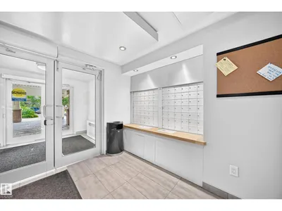 #411 3715 WHITELAW LN NW photo 32