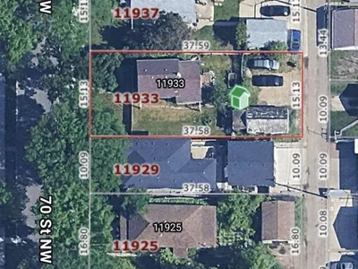 11933 70 ST NW photo 5