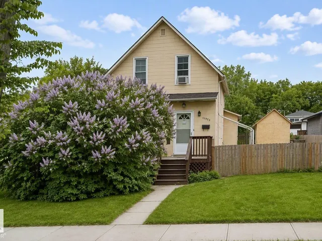 11933 70 ST NW, Edmonton