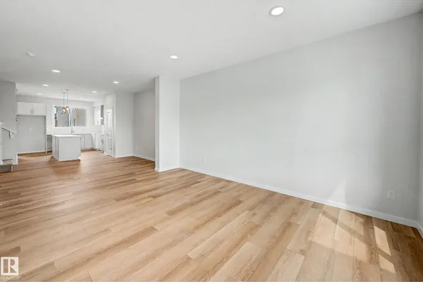 21120 25 Ave NW photo 3