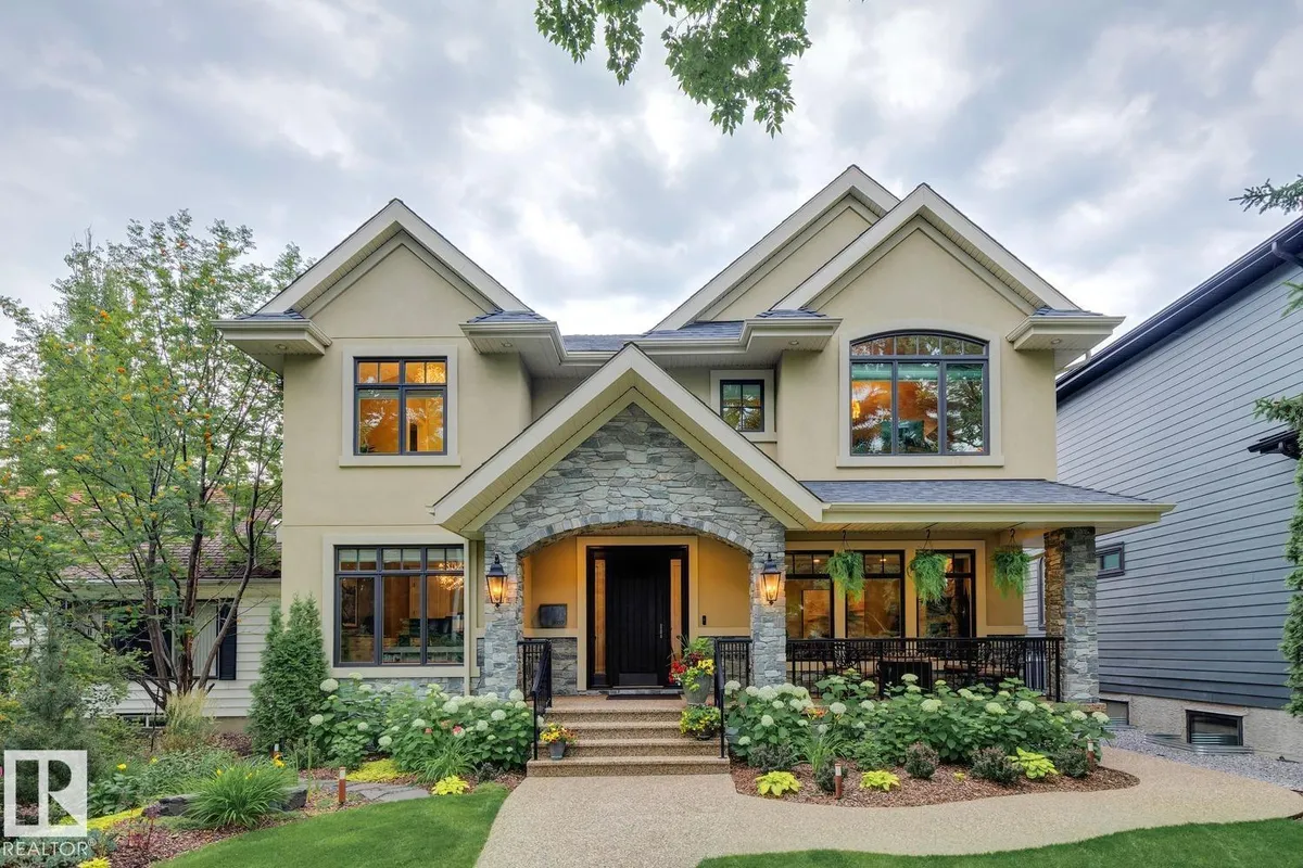 8927 117 ST NW exterior