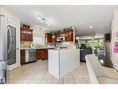 6514 106 ST NW photo 18