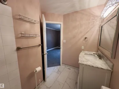 #48 6608 158 AV NW photo 36