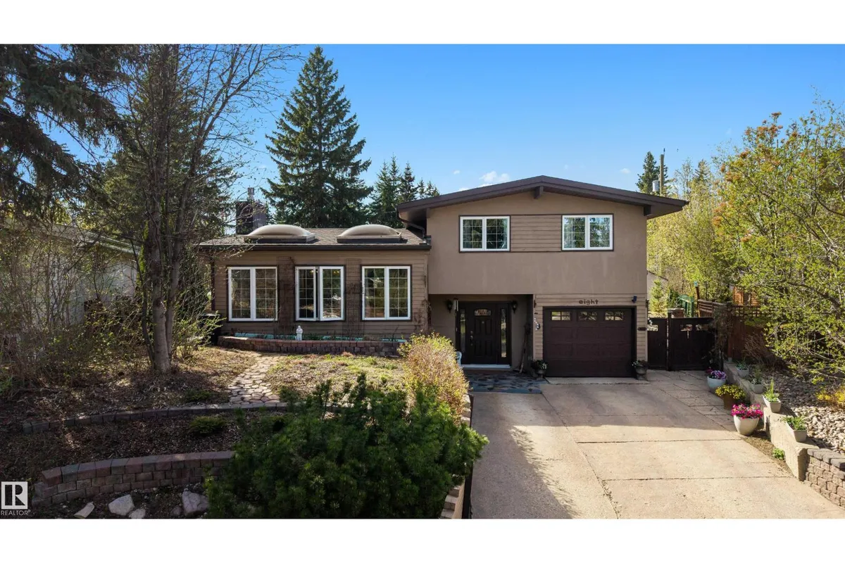 8 GARLAND PL exterior