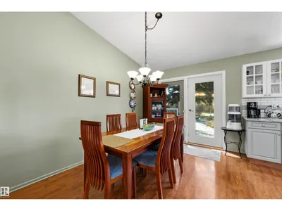 8 GARLAND PL photo 28
