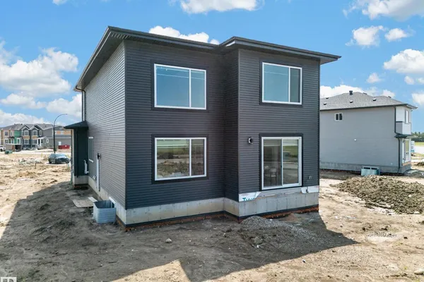 112 Ross Close photo 2