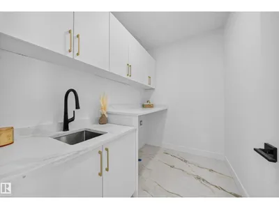 112 Ross Close photo 38