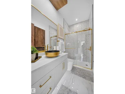 112 Ross Close photo 32
