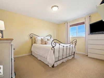1212 37C AV NW photo 24