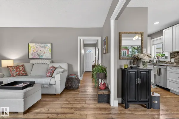 10108 144 ST NW photo 2