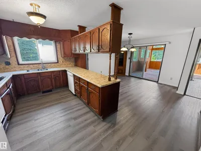 11327 25 AV NW photo 14