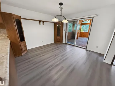 11327 25 AV NW photo 16