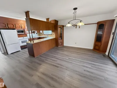 11327 25 AV NW photo 15