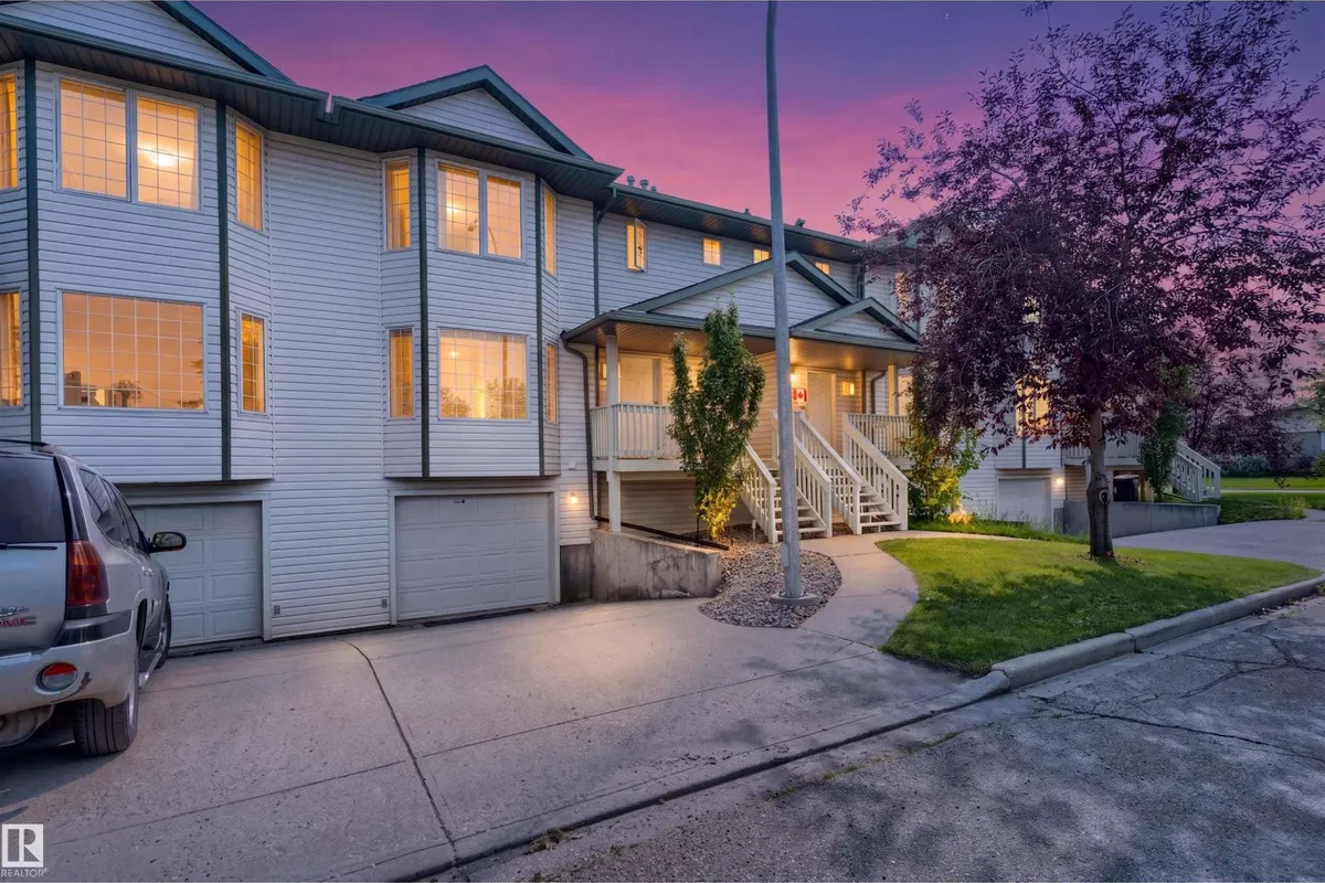 15817 102 AV NW exterior