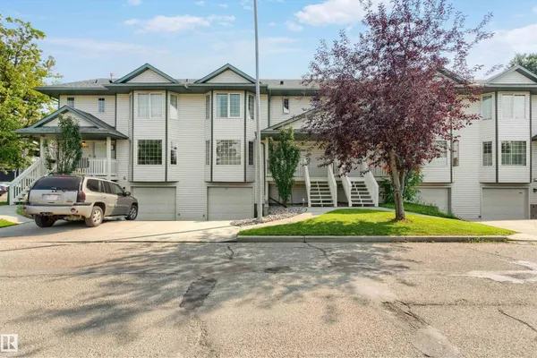 15817 102 AV NW photo 2