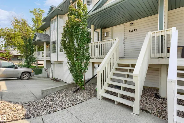 15817 102 AV NW photo 3
