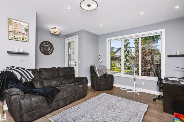 11305 79 AV NW photo 2